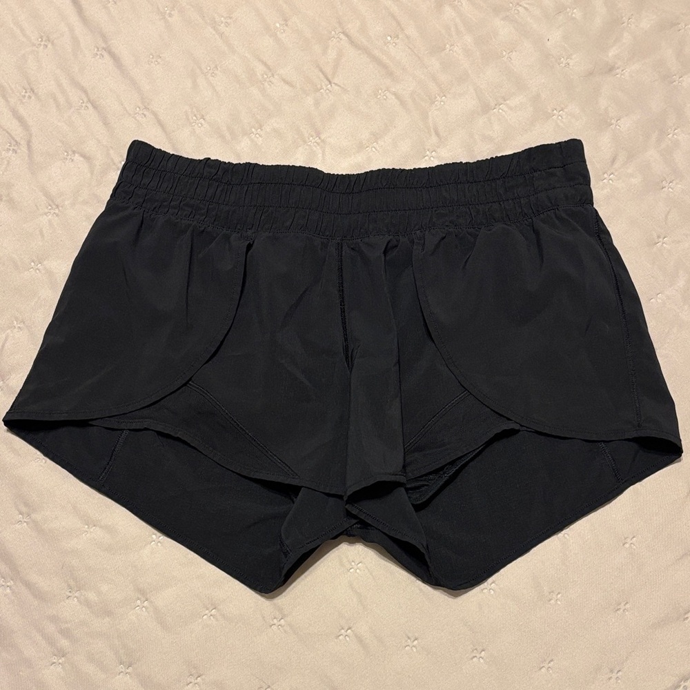 lululemon athletica Black Athletic Shorts low rise 2.5”
